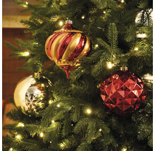 Geschmückter Weihnachtsbaum mit Christbaumkugeln