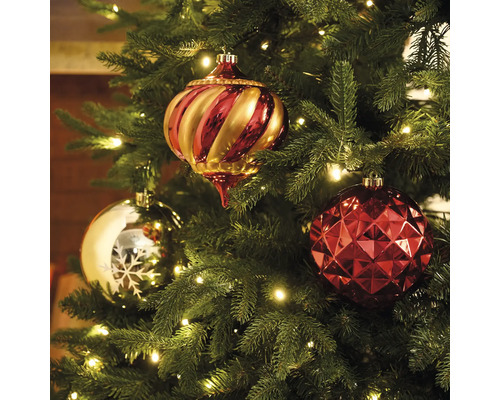 Geschmückter Weihnachtsbaum mit Christbaumkugeln