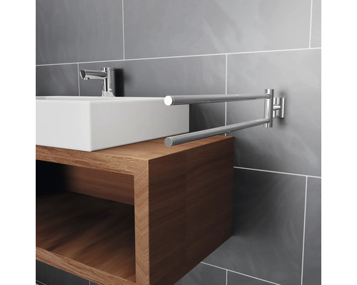 Lavabo de salle de bain avec porte-serviettes pivotant