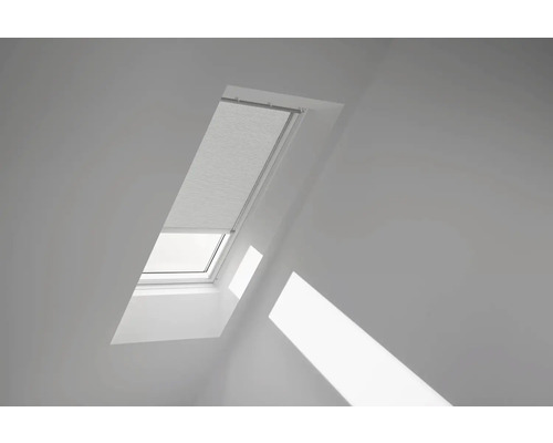 Dachfenster mit Jalousie zur Verdunkelung