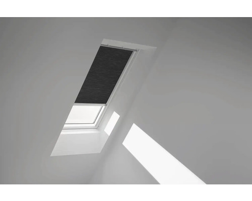 Dachfenster mit Rollo zur Verdunkelung