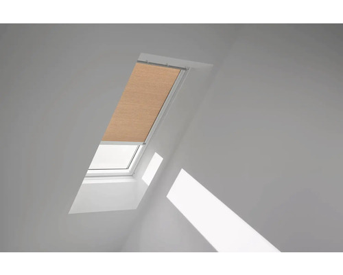 Dachfenster mit geschlossenem Faltrollo