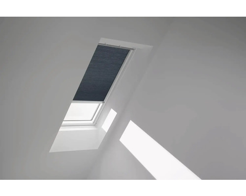 Dachfenster mit Plissee zur Verdunkelung