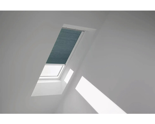 Dachfenster mit Faltstore zur Lichtregulierung