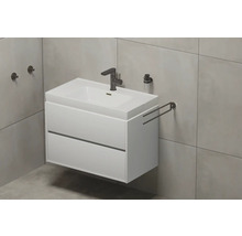 Modernes Badezimmer mit Waschbeckenunterschrank und Armatur