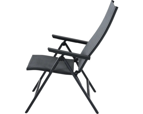 Klappbarer Gartensessel mit Armlehnen.