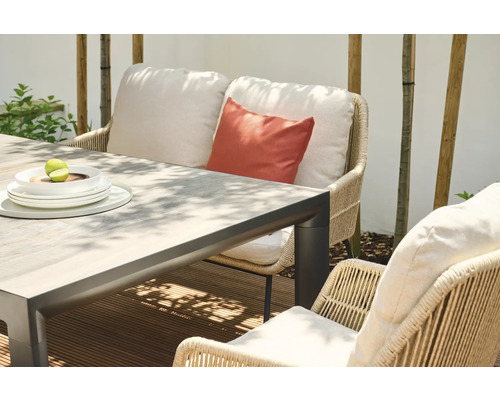 Ensemble de jardin avec table, chaises et coussins