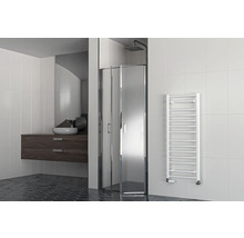 Salle de bains moderne avec cabine de douche, lavabo sur meuble bas et radiateur