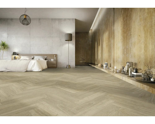 Chambre lumineuse avec parquet en chevrons et aménagement simple