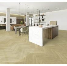 Espace de vie lumineux avec parquet en point de Hongrie, table à manger et îlot de cuisine