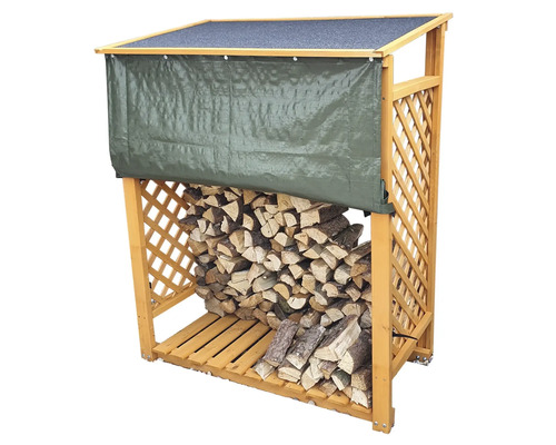 Holzlager aus Holz mit Plane und Holzscheiten