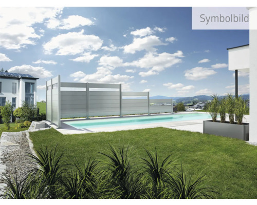 Jardin avec piscine et clôture d''intimité