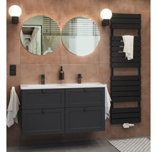 Badezimmer mit Waschtischunterschrank, zwei runden Spiegeln, Handtuchwärmer und Wandleuchten