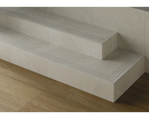 Escalier carrelé avec profils de nez de marche