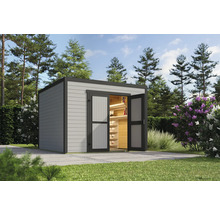 Gartenhaus mit geöffneten Flügeltüren und Regalen