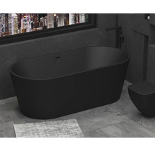 Freistehende Badewanne und Toilette in einem modernen Badezimmer mit Fenster und Stadtblick.