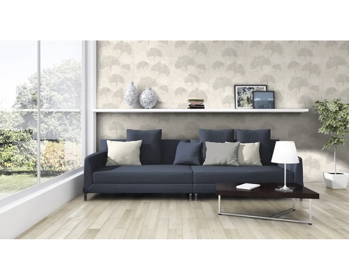 Salon avec canapé, table et papier peint décoratif