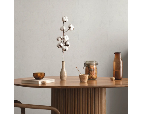 Scène avec table, décoration et papier peint mural