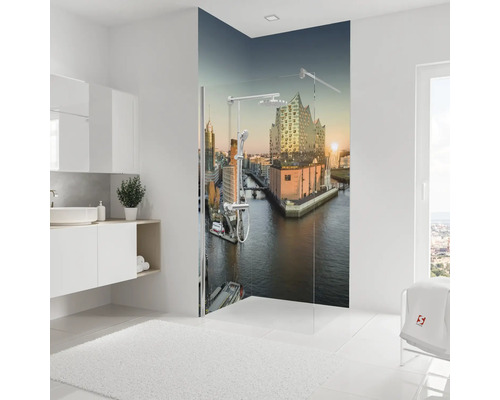 Salle de bain avec cabine de douche et vue sur la ville