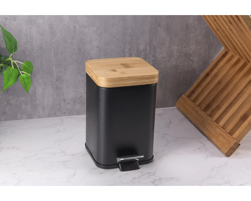 Abfalleimer mit Bambusdeckel und Fußpedal