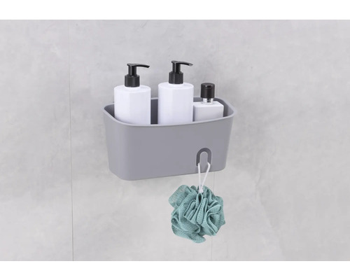 Grauer Duschkorb mit Shampoo, Seife und einem Badeschwamm