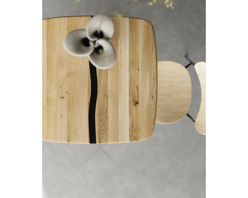 Vue de dessus d''une table à manger en bois avec résine synthétique et chaises