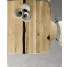 Plateau de table en bois avec incrustation de résine noire et décoration de table