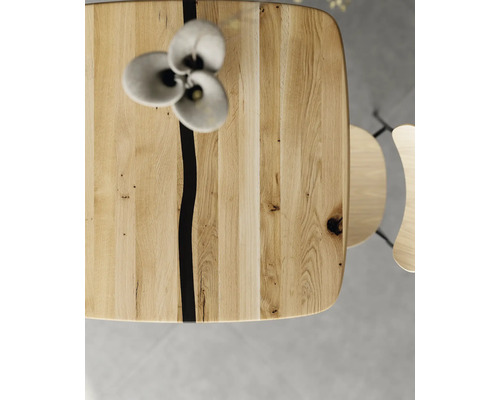 Plateau de table en bois avec incrustation de résine noire et décoration de table