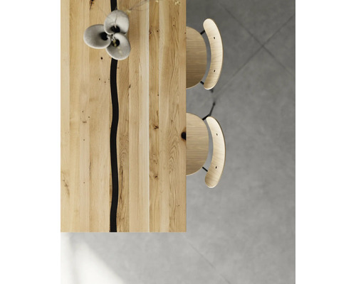 Table en bois avec deux chaises vue de dessus