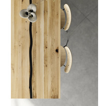 Vue de dessus d''une table en bois avec deux chaises.