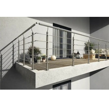 Balcon avec garde-corps en acier inoxydable, plantes et sièges