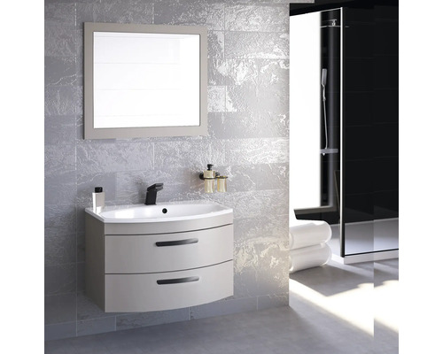 Salle de bain moderne avec meuble-lavabo, miroir et douche.