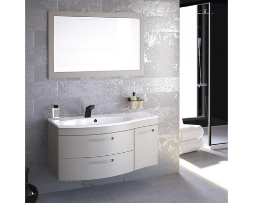 Salle de bains moderne avec meuble-lavabo, miroir et douche