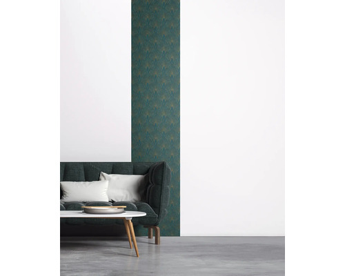 Salon avec canapé et papier peint à motifs de style Art déco