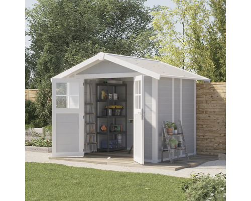 Abri de jardin avec portes doubles ouvertes, étagère et échelle pour ranger les outils de jardin