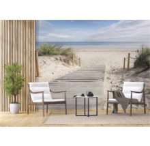 Papier peint photo avec motif de plage, passerelle en bois et vue sur la mer pour une ambiance détendue dans la pièce