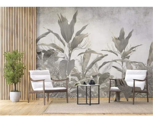 Salon avec papier peint photo, deux chaises et table d'appoint