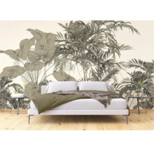 Chambre avec papier peint photo représentant des motifs de plantes tropicales derrière un lit