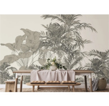 Scène d'intérieur avec table à manger, bancs et papier peint photo avec motif de plantes tropicales