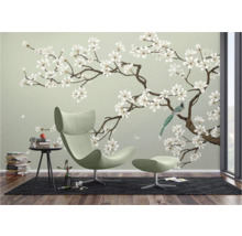 Espace de vie avec sticker mural arbre en fleurs, fauteuil et table d'appoint