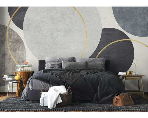 Chambre avec lit, tables de chevet et papier peint mural avec formes géométriques