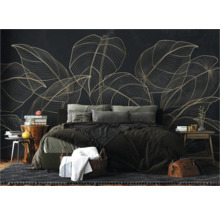 Chambre avec lit, tables de chevet et un papier peint mural avec motif de feuilles