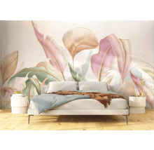 Chambre à coucher avec lit et revêtement mural à motif floral de feuilles