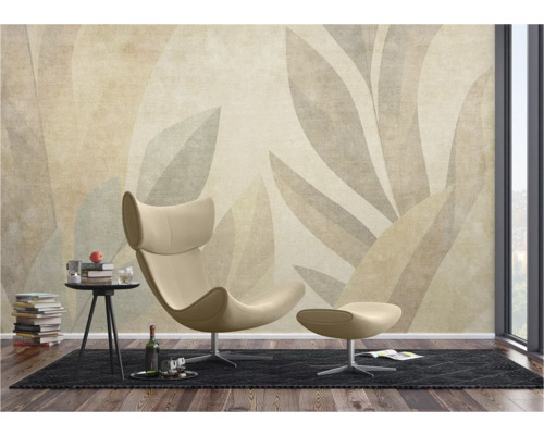 Salon avec papier peint design, fauteuil et repose-pieds