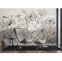 Salon avec papier peint photo à motifs floraux, fauteuil et table d'appoint