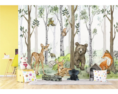 Peinture murale avec animaux forestiers dans une chambre d'enfant
