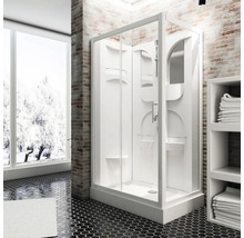 Salle de bain lumineuse avec cabine de douche complète, étagères et mur de briques