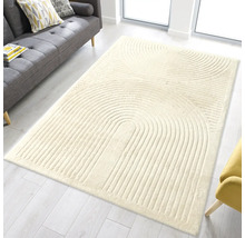 Tapis beige avec motif géométrique dans le salon.