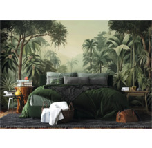 Chambre avec papier peint photo jungle, lit et tables de chevet dans une pièce lumineuse