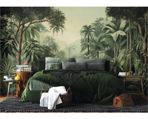 Chambre avec papier peint photo jungle, lit et tables de chevet dans une pièce lumineuse